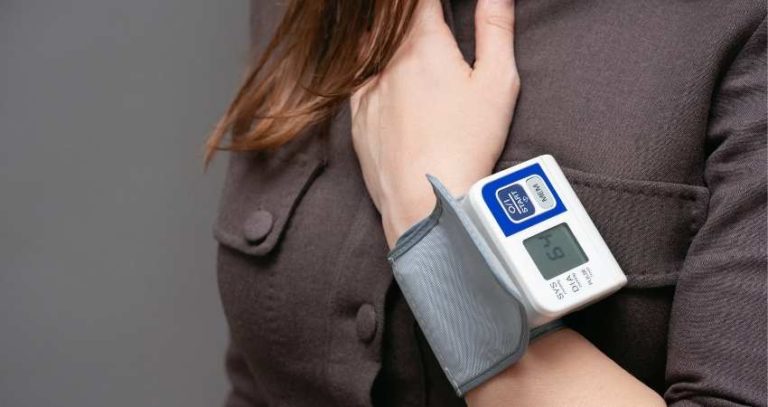 correct-arm-position-for-wrist-blood-pressure-monitor-blood-pressure